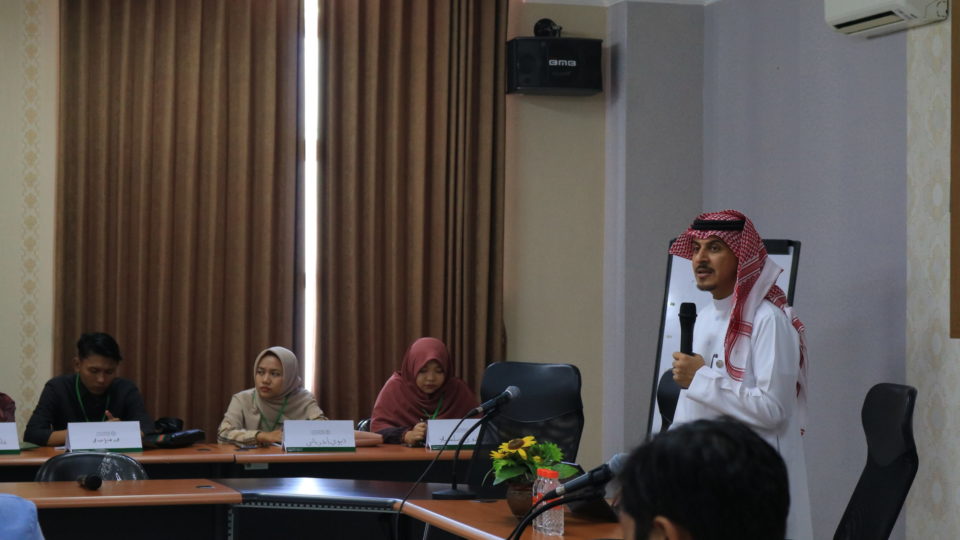 Dr Ali Al Amri memberikan pelatihan Fahm Al Qiroi kepada mahasiswa